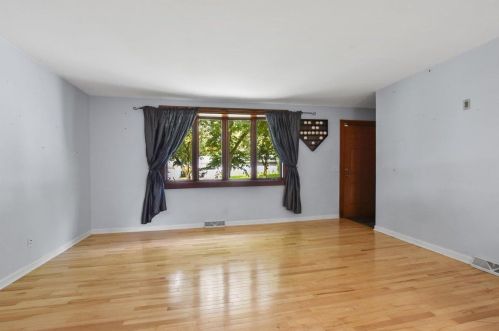 2013 Prairie Rd, Madison, WI 53711-4101