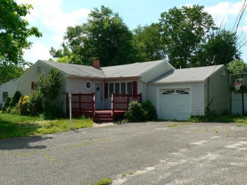 117 Teakwood Dr, Bricktown, NJ 08723-3414