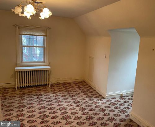 2827 Meadow Ln, Falls Church VA  22042-2320 exterior