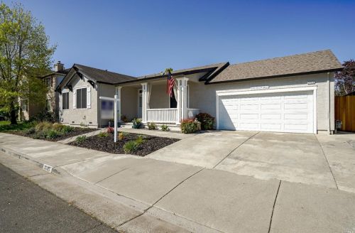 2725 Gallop Dr, Santa Rosa, CA 95407-4541