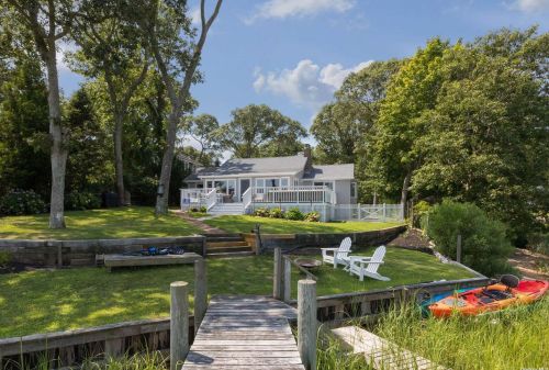 2125 Pine Tree Rd, Nassau Point, NY 11935-1562