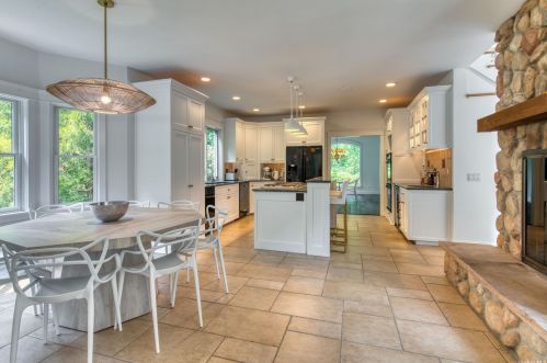 2600 Paradise Point Rd, Southold, NY 11971-5109