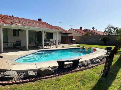 1093 James St, Rialto, CA 92376-8337