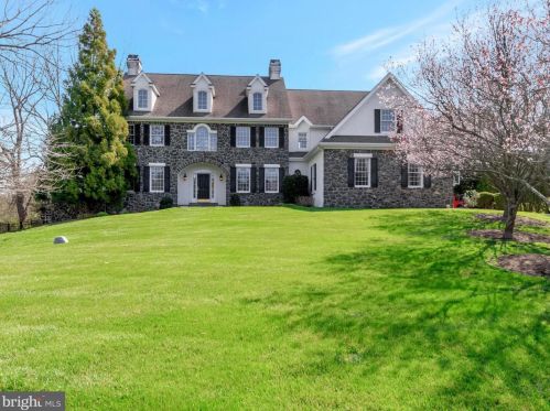 201 Fallbrooke Dr, Kennett Sq, PA 19348-2688
