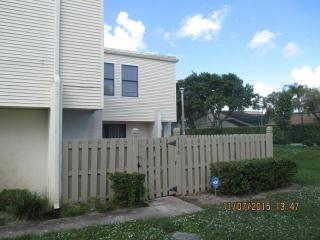 1550 Shaker Cir, West Palm Beach, FL 33414-5737