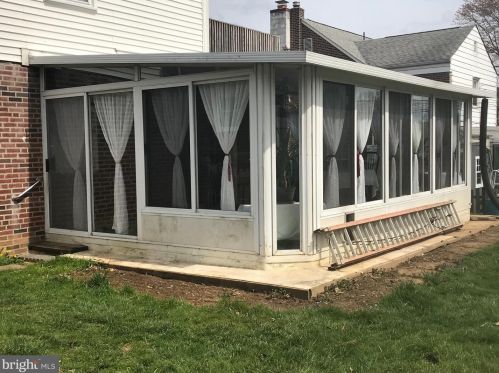 26 Johns Rd, Cheltenham PA  19012-1420 exterior