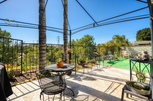 28423 Evergreen Ln, Santa Clarita, CA 91390-4014