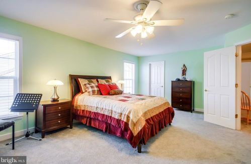 9517 Moonen Bay Ln, Bristow VA  20136-3515 exterior