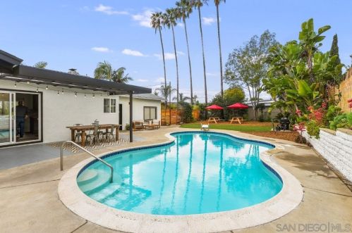 750 Smith Dr, Vista CA  92084-4428 exterior