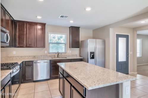 3907 79th Dr, Phoenix AZ  85043 exterior