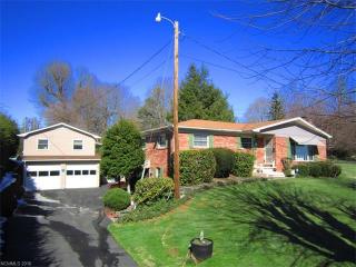 35 Holbrook Rd, Biltmore Lake, NC 28715-9627
