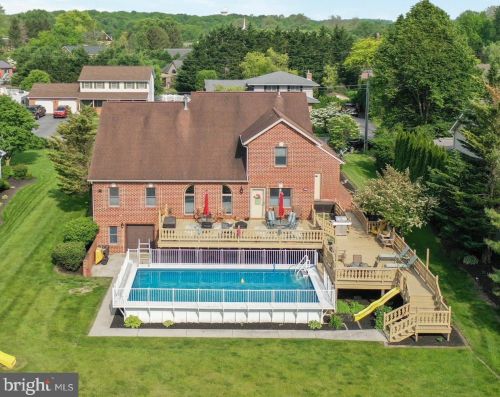 753 Lohman Ave, Upton, PA 17225-1141