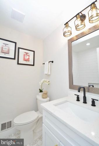 2608 Pioneer Ln, Falls Church VA  22043-3413 exterior