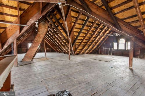 28 Middle St, Hanover PA 17331-2031 exterior