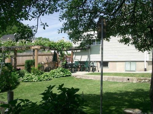 32 Denison Ave, Groton CT  06340-4415 exterior