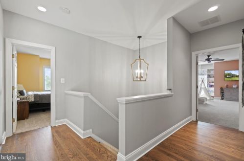 17621 Stonegait Ct, Round Hill VA  20141-2264 exterior