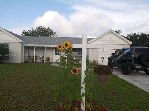 691 Everett Ct, Fort Pierce, FL 34953-6382