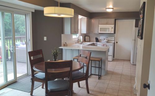 2123 Bonnie Ln, Waukesha, WI 53188-4767