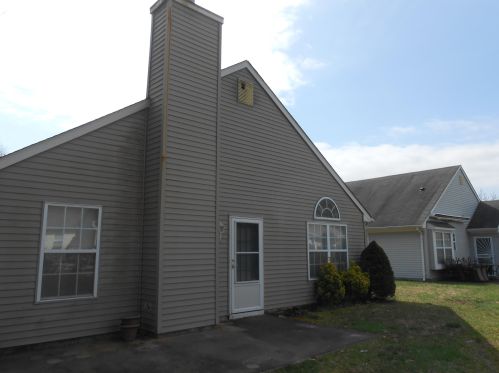 14 Rosewood Dr, Lakewood, NJ 08701-5710