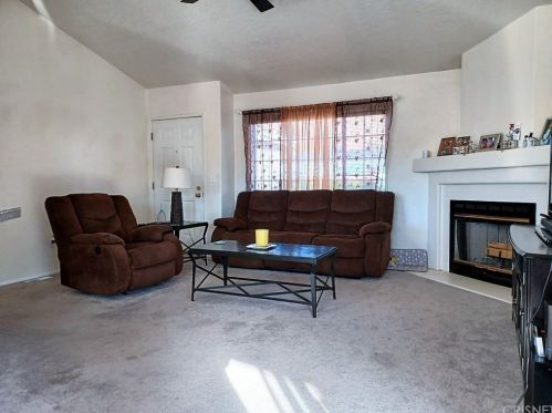 19778 Canyon View Dr, Santa Clarita CA  91351-5717 exterior
