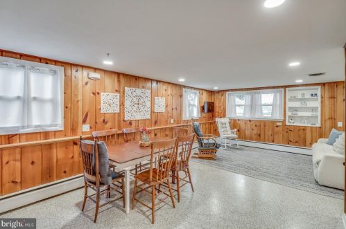 121 School Pl, Slaughter Beach DE  19963-1821 exterior