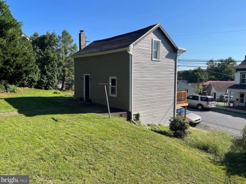 303 Port Clinton Ave, Moselem PA  19526-1712 exterior