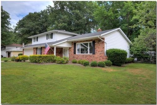 5301 Graham Dr, Cleveland, OH 44124-1043
