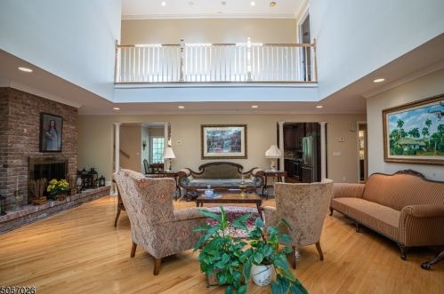 5 Country Ln, Califon, NJ 07830-3437