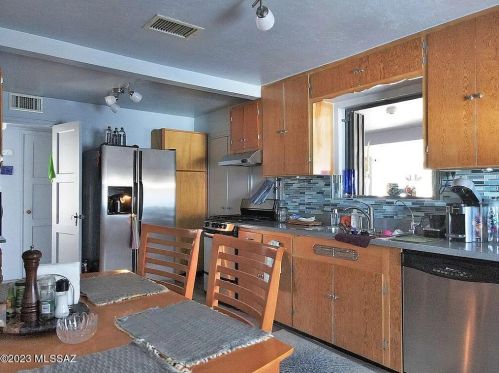 926 Prince Rd, Tucson AZ 85705-3023 exterior