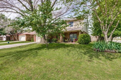 2209 Crestmeadow St, Denton, TX 76207-1637