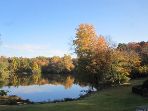 10 Grace Ln, Crotonville NY  10562-2111 exterior
