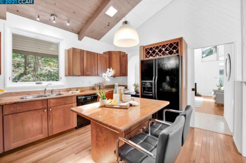 24 Tarabrook Dr, Orinda CA  94563-3121 exterior