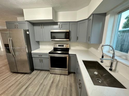 2231 57th Way, Hollywood FL  33021-3828 exterior