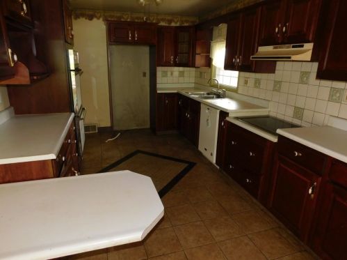 2902 23rd Ave, Beaver Falls, PA 15010-2236