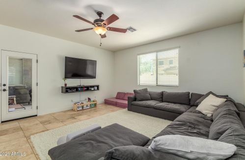 3966 Rawhide St, Gilbert AZ 85296-1204 exterior