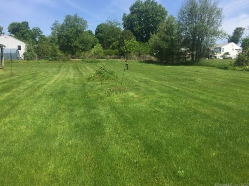 63 Barnum Rd, Danbury, CT 06811-2900