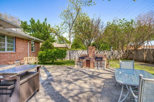 406 Frances Way, Richardson TX  75081-4206 exterior