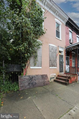 568 Spruce St, Camden NJ  08103-2131 exterior