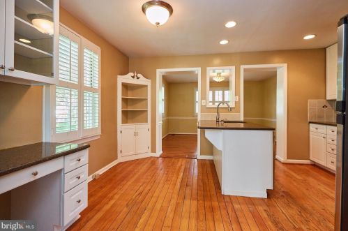 6804 Jefferson Ave, Falls Church VA  22042-1932 exterior