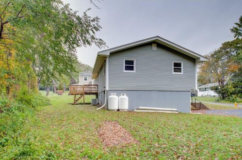 121 Fir Ave, Tiverton RI  02878-1640 exterior