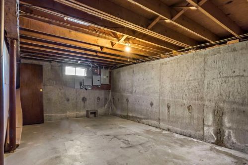 1 Meeting House Rd, Lincoln RI  02865-3806 exterior