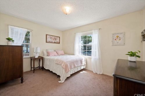 8427 Albia St, Downey CA 90242-2624 exterior