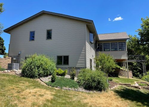 1075 Hunter Rdg, Hudson, WI 54016-7315