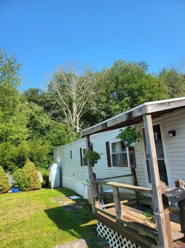 9 Ferri Dr, Waterford, CT 06385-2405