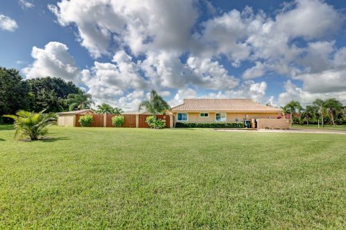 1802 Hanby Ave, Fort Pierce, FL 34952-5532