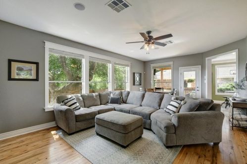 255 Cullen Blvd, Creedmoor, TX 78610-2830