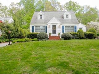 240 Booth Hill Rd, Bridgeport, CT 06611-4943
