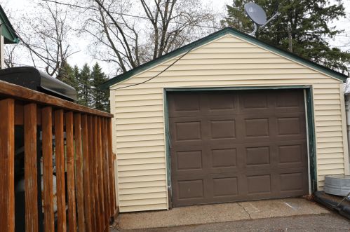 2 Inner Dr, Lino Lakes, MN 55014-1641
