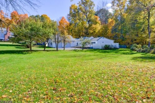 40 Lake Pochung Rd, Wantage NJ  07461-4126 exterior