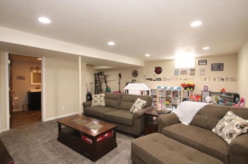 473 Pine Tree Dr, Fond Du Lac WI  54935-5474 exterior